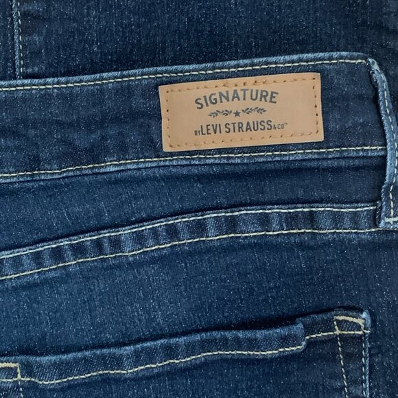 Signature Levis Jeans Women's Size 16S Blue Straight Leg Slim High Rise Pants - Picture 8 of 15